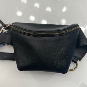 Universal Thread Fanny pack